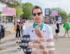 运动员们在赛场上拼尽全力，争取最后胜利