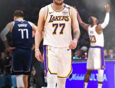 包含东契奇迎来十二赛季高光表现，澳大利亚队球迷沸腾！的词条