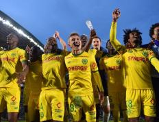 包含南特在客场击败尼斯，取得积分榜上升的词条