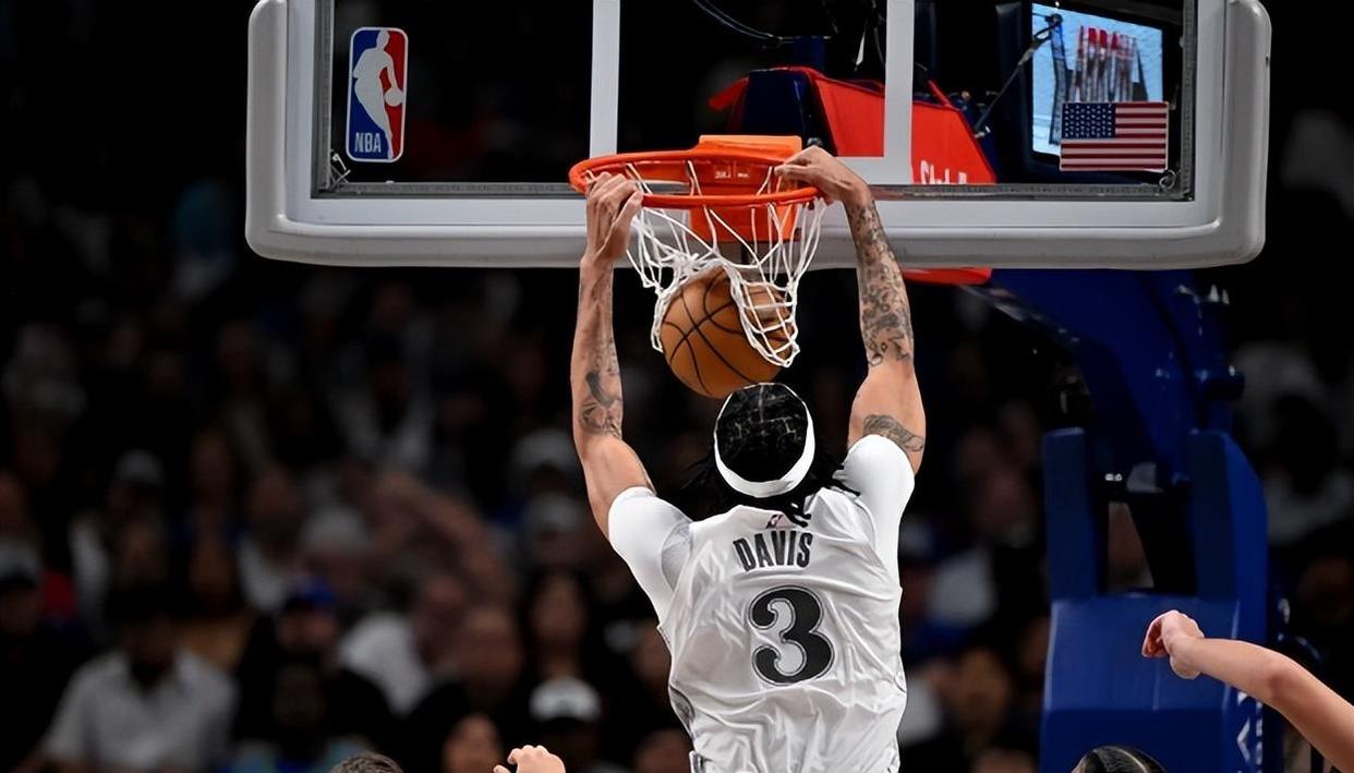 猛龙绝杀时刻,逆转取胜点燃赛场,字母哥迎来胜利!