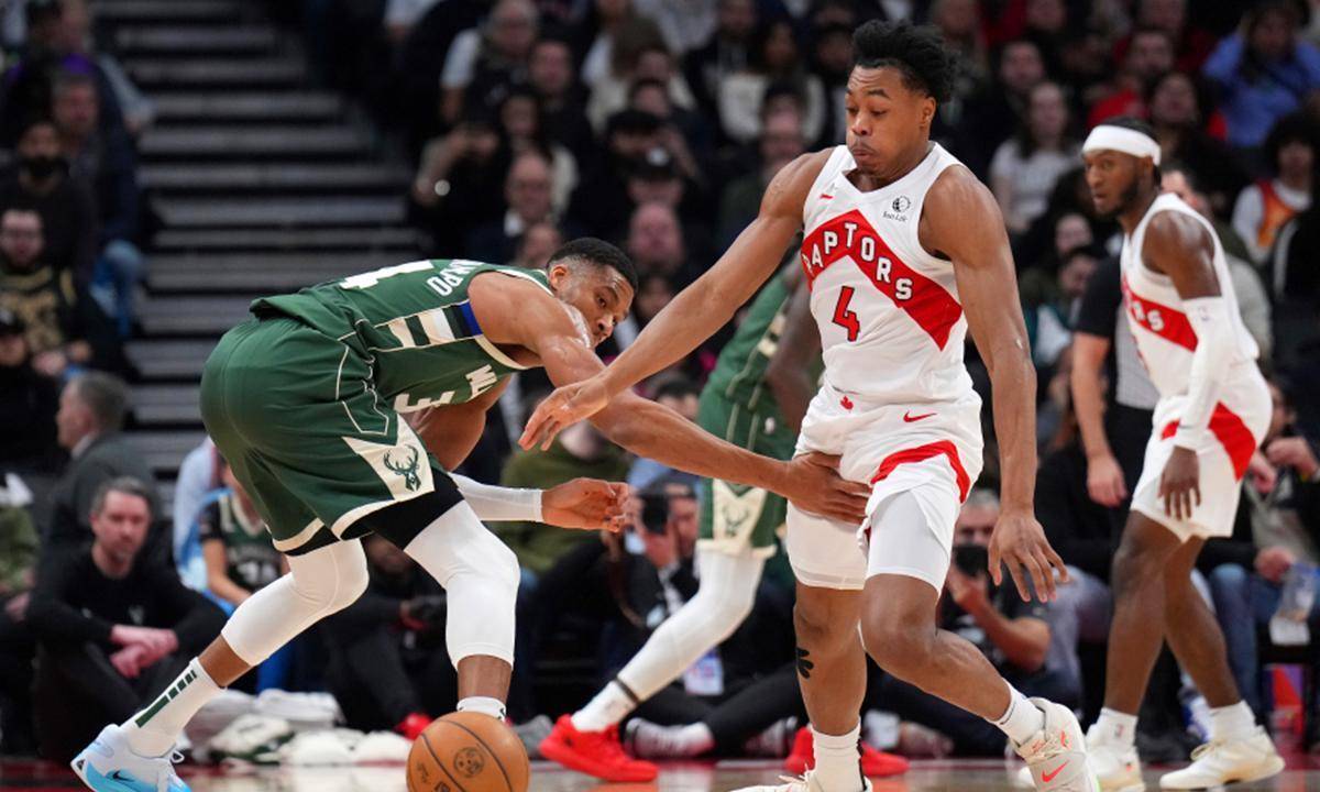 猛龙绝杀时刻,逆转取胜点燃赛场,字母哥迎来胜利!