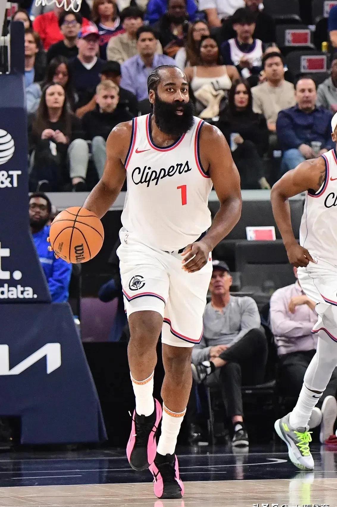 哈登绝杀时刻,约基奇点燃赛场,复出首战轰40分迎来胜利!